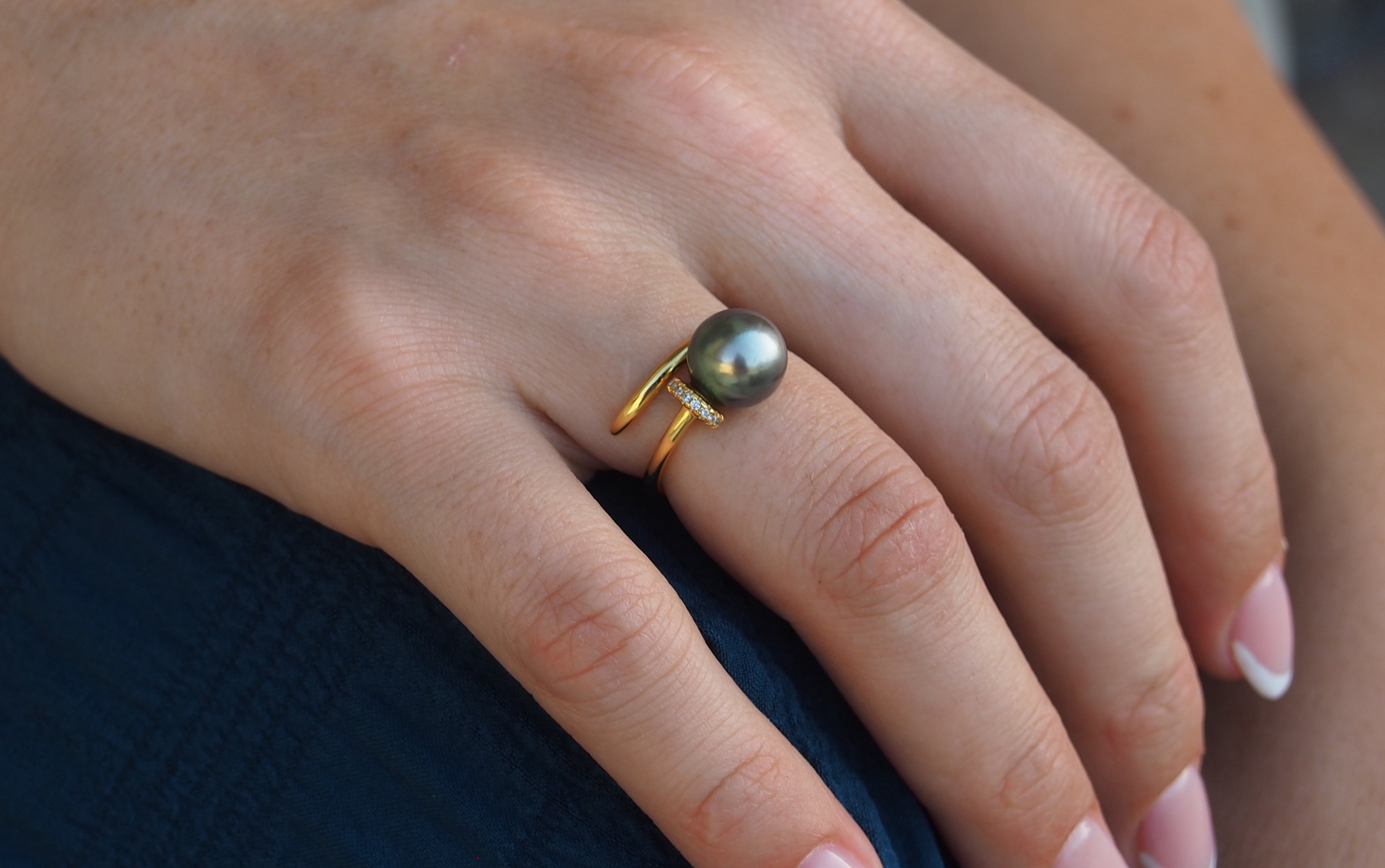 Bague AKAMARU en plaqué or avec perle de Tahiti 