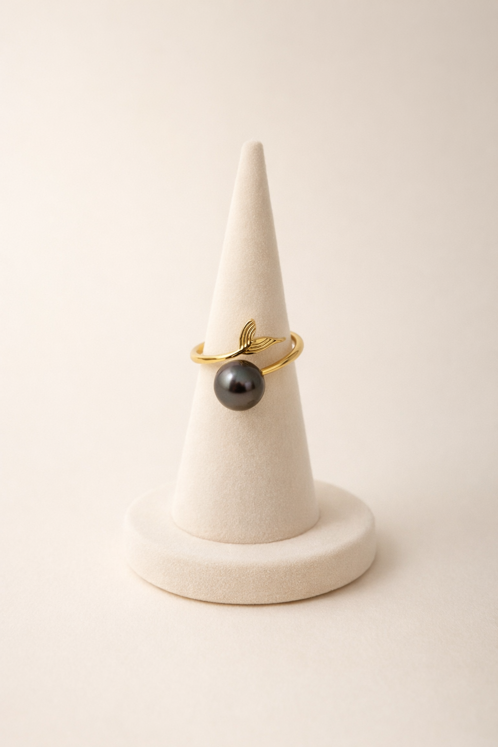 Bague MAKAROA perle de Tahiti noire et design marin 