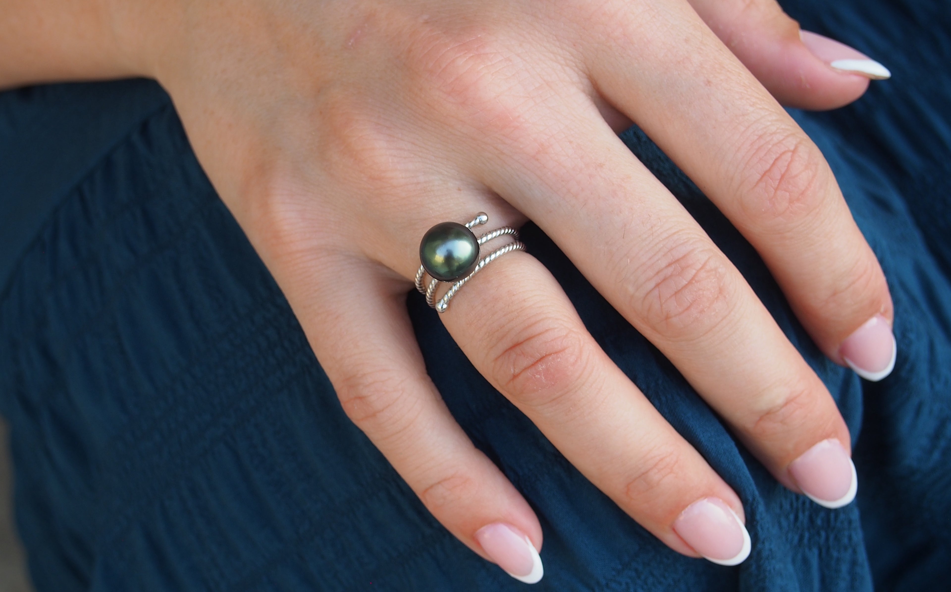 Bague argent 925 ornée d'une authentique perle de Tahiti verte