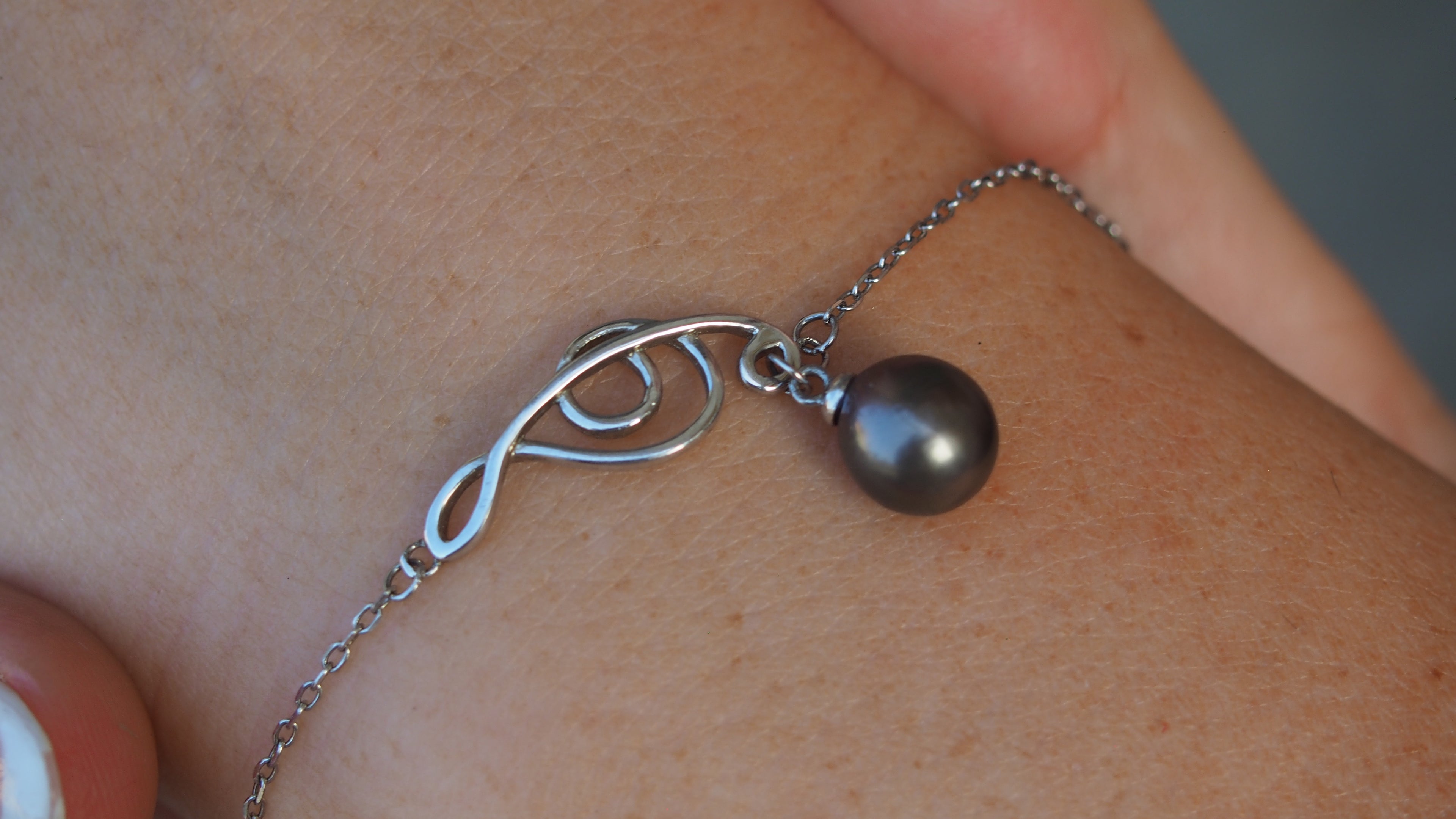 Bracelet musical en argent 925 orné d'une authentique perle de Tahiti aubergine