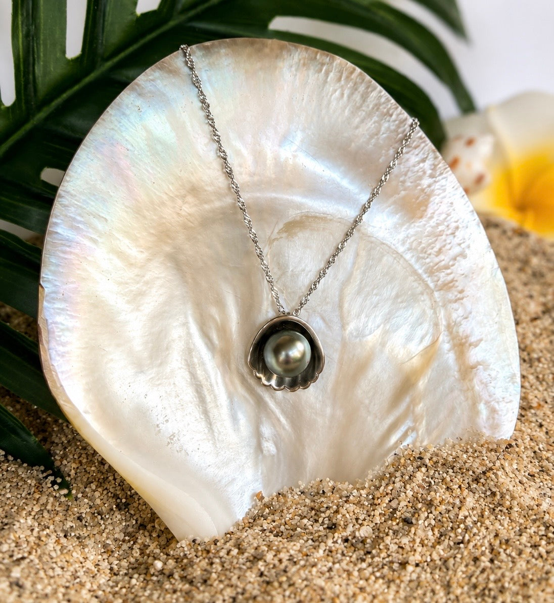 Collier AKIAKI en argent 925 avec perle de Tahiti bleu gris et pendentif huître