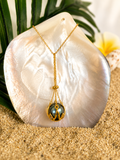 Collier UA POU en plaqué or avec véritable perle de Tahiti non percée de 13 mm dans une élégante cage dorée
