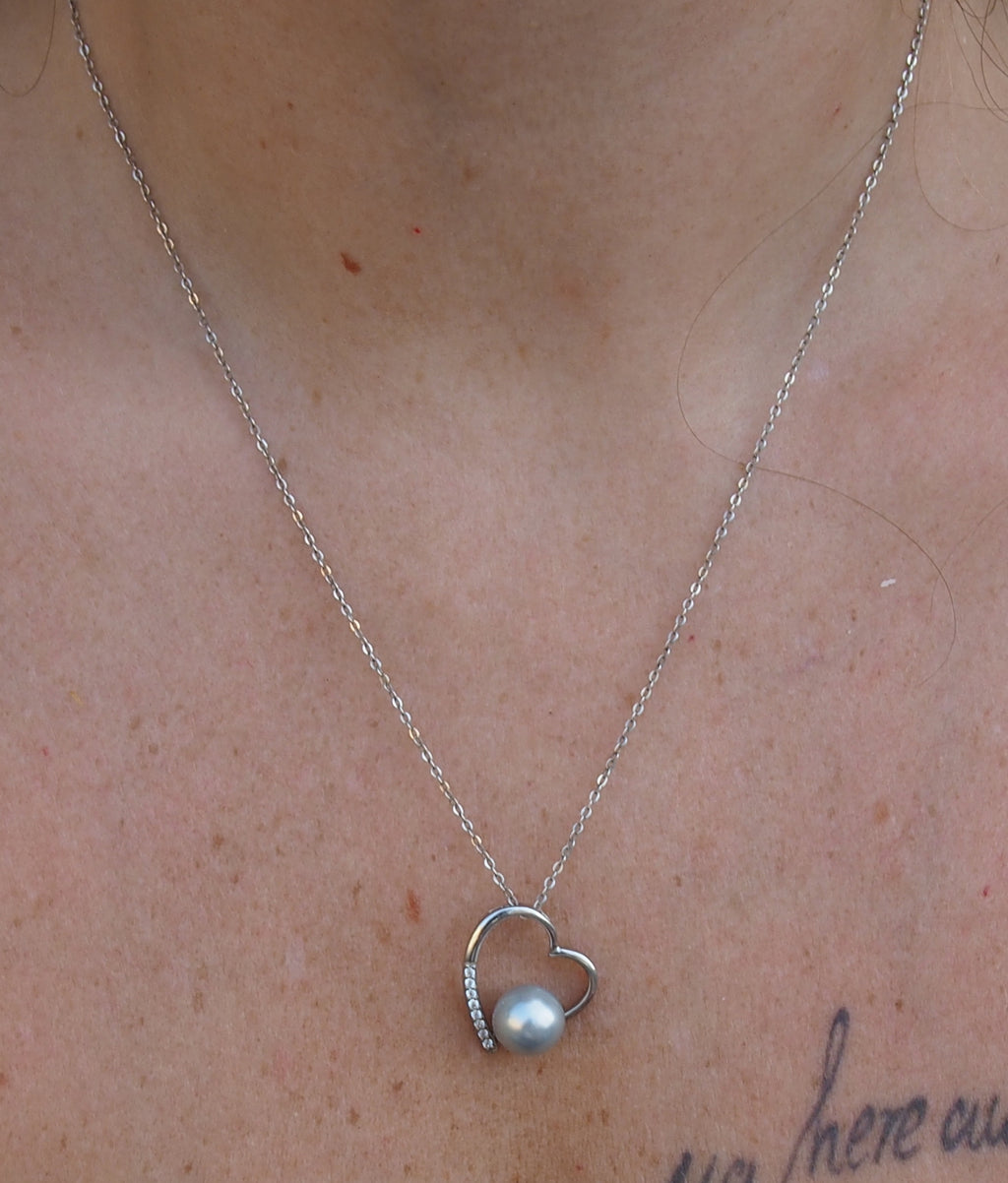 Collier cœur argent 925 serti de zirconiums avec authentique perle de Tahiti grise