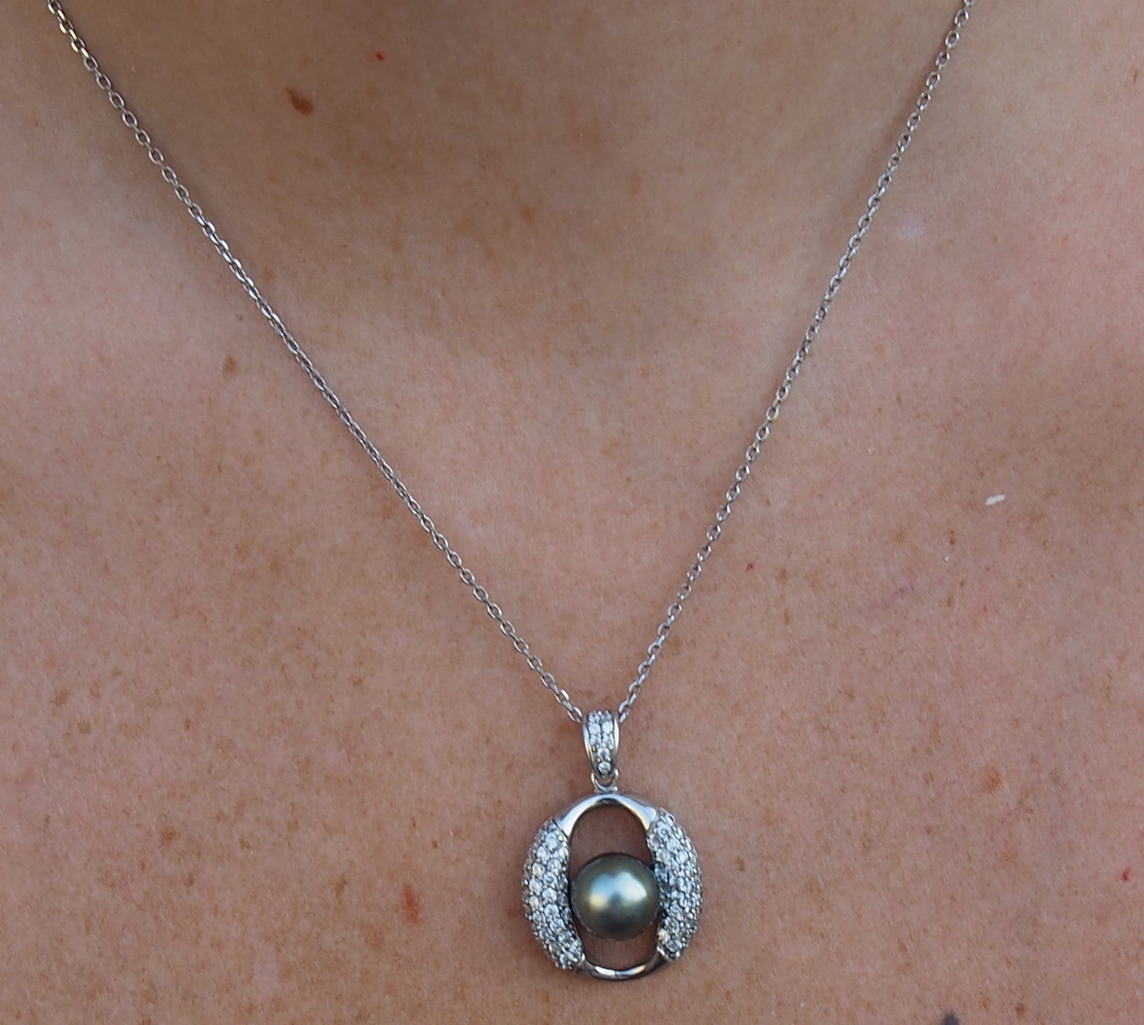 Pendentif HEREHERETUE en argent 925 orné d'une perle de Tahiti multicolore de 9,65 mm